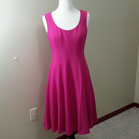 An elegant dress for party - Picture 1 of 6